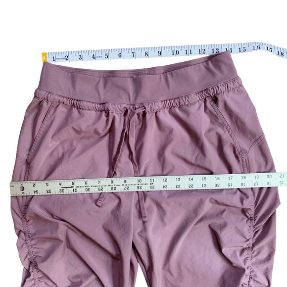 Athleta Attitude Side Ruched Lightweight Jogger Pants in Volcanic Violet Size 6 - Picture 7 of 9